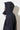 blaue gefütterte Jacke mit Kapuze