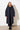 Langer 'Eco-Down-Parka' für Damen mit innenliegenden Daunenkammern in dunkelblau