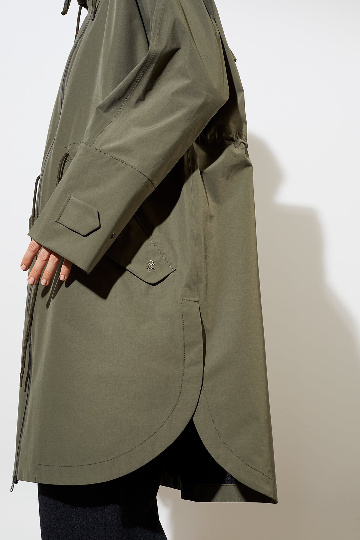 Jacke Parka Kenosha des Modelabels LangerChen in der Farbe Olive fair hergestellt aus nachhaltigen Materialien