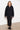 carbon-schwarze Bomberjacke für Damen mit Strickbund und beigem Streifen