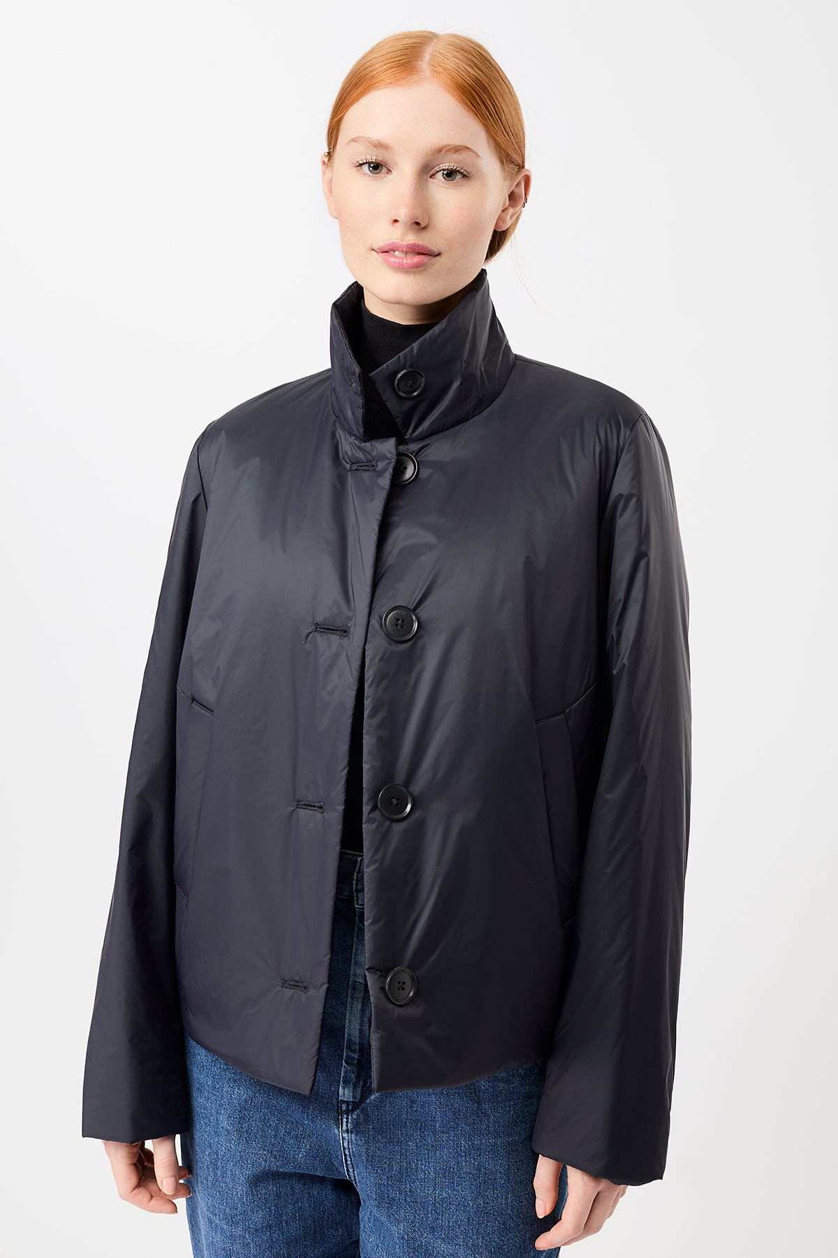 Wattierte Jacke mit kleinem Kragen für Damen in dunkelbau