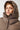 Langerchen Steppjacke für Frauen in Braun- Detail