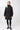 Langerchen Parka für Frauen in Schwarz-Outfit Front