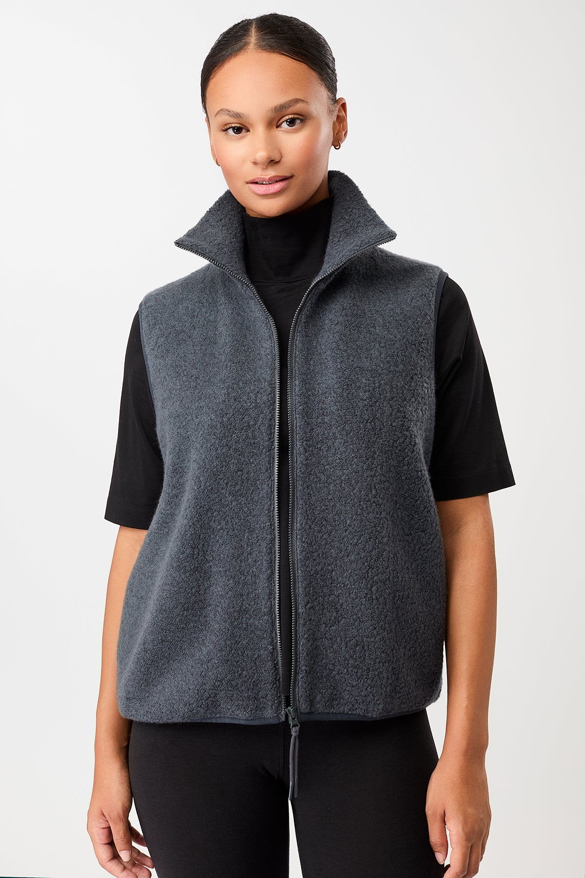 Wollveste für Damen mit hohem Kragen in steingrau